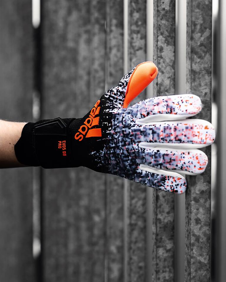Special Adidas Predator Edwin van Der Sar 08 Keeper Gloves